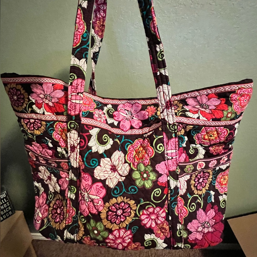 VERA BRADLEY EXTRA LARGE TOTE BAG